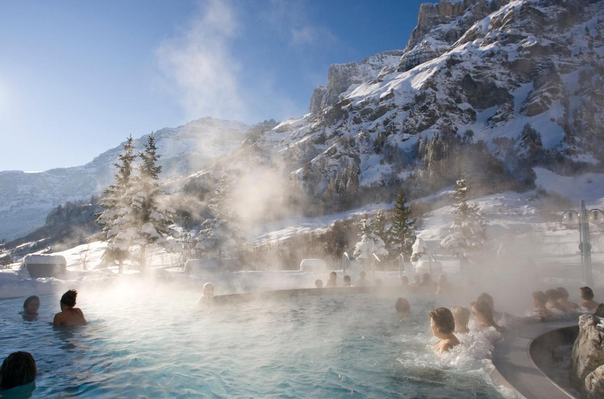 Hotel Alpenblick-Leukerbad-Therme ภายนอก รูปภาพ