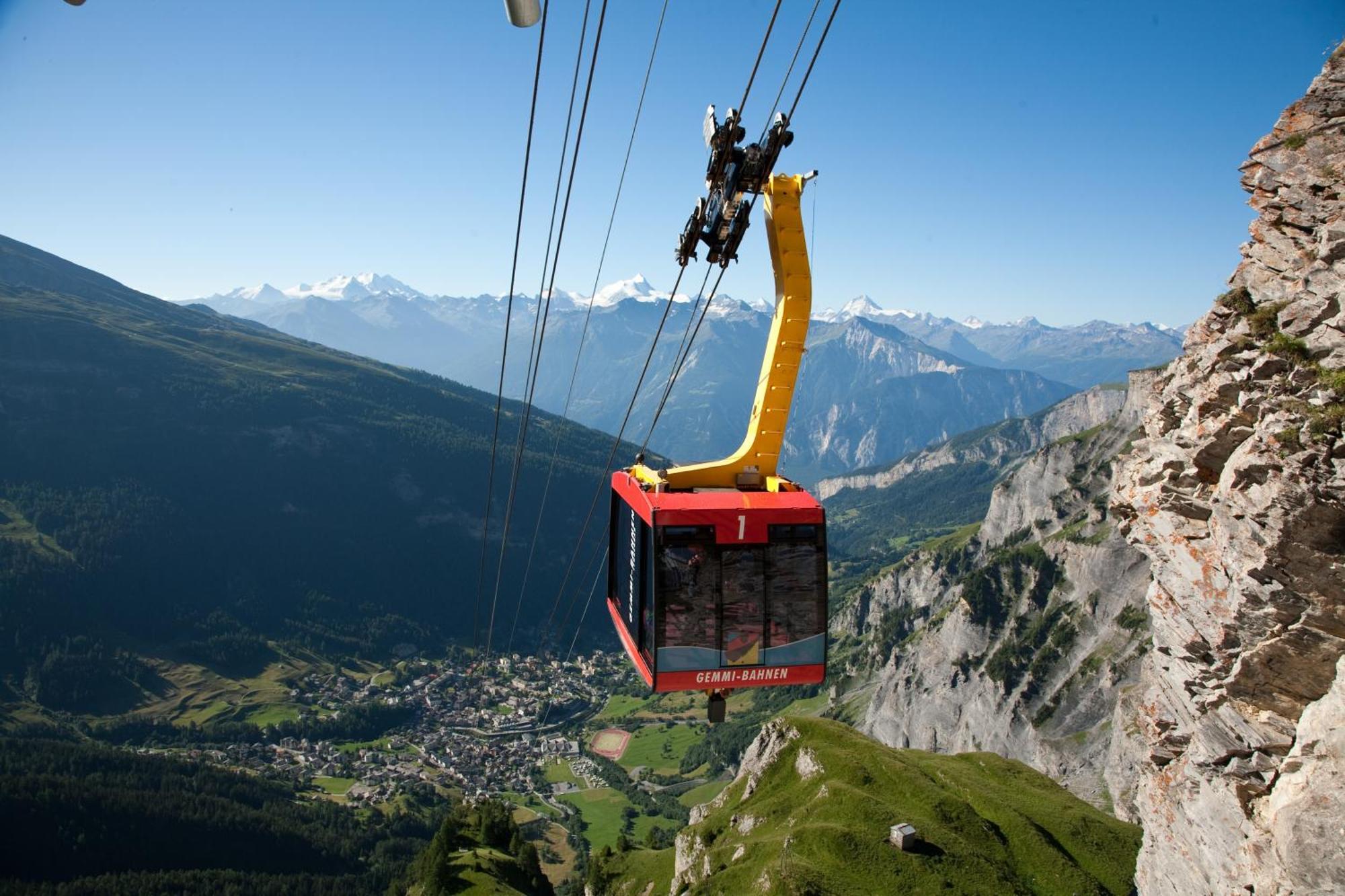 Hotel Alpenblick-Leukerbad-Therme ภายนอก รูปภาพ