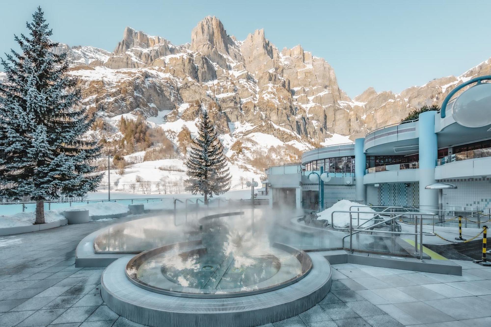 Hotel Alpenblick-Leukerbad-Therme ภายนอก รูปภาพ