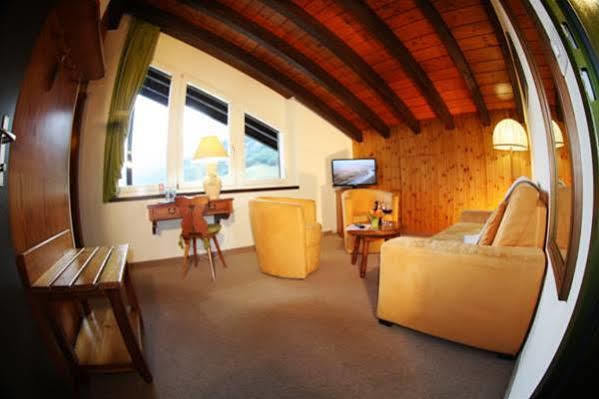Hotel Alpenblick-Leukerbad-Therme ภายนอก รูปภาพ